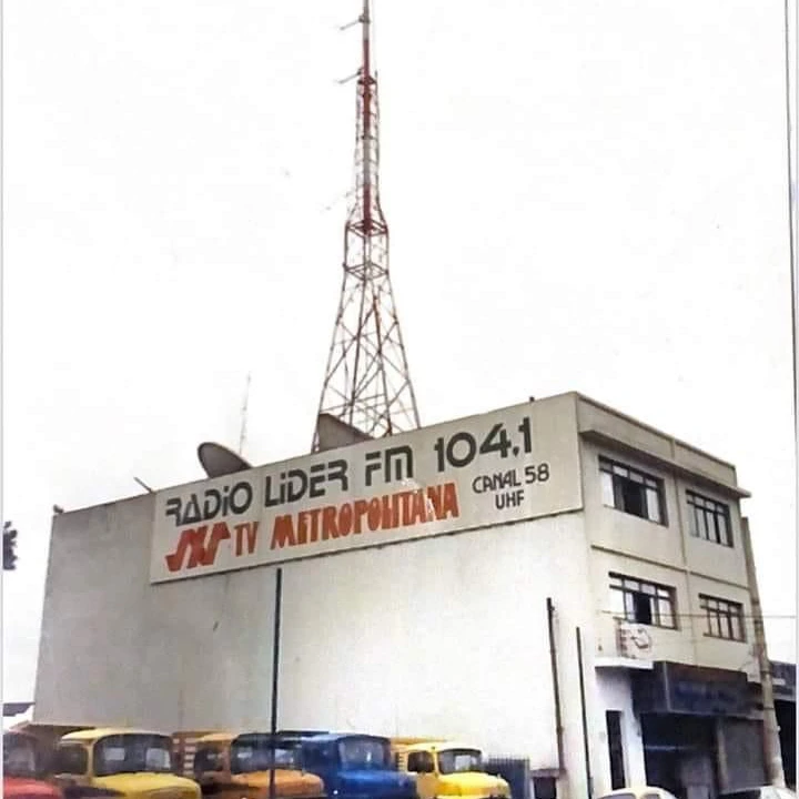 Imagem do antigo prédio da Rádio Líder FM 104,1 MHz, localizado na Av. Dr. Timóteo Penteado em Guarulhos.