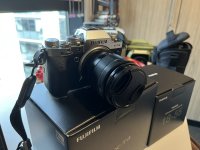 V : Fujifilm XT4 com  18-55mm changeable lens