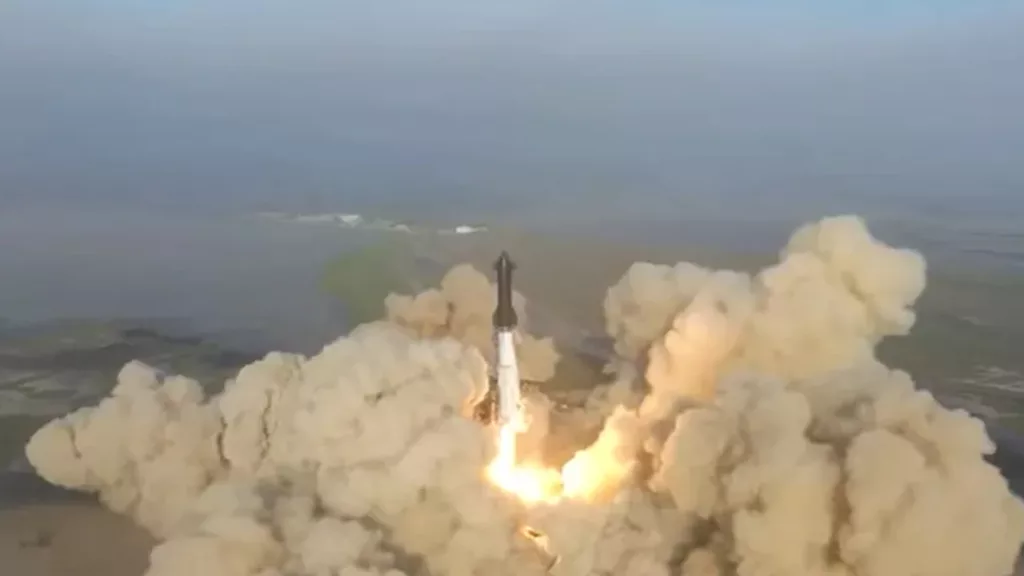 Detritos de foguete caem em vila após lançamento de satélite (Foto: Reprodução)